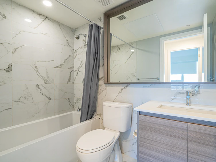 1011-10626 City Parkway, Surrey, BC, V3T 0S3 - 8