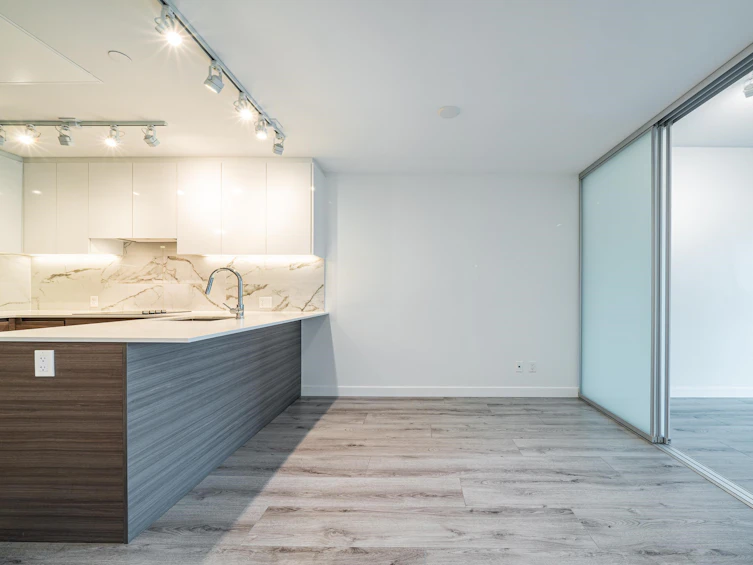 1011-10626 City Parkway, Surrey, BC, V3T 0S3 - 4
