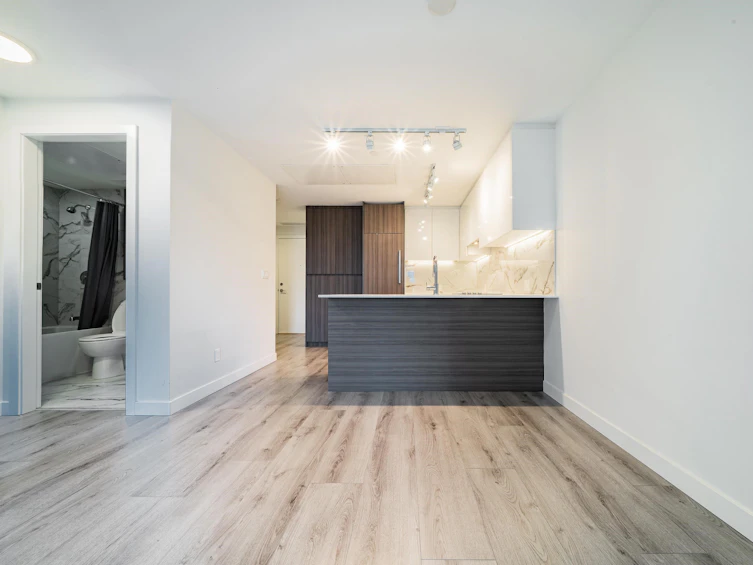 1011-10626 City Parkway, Surrey, BC, V3T 0S3 - 11