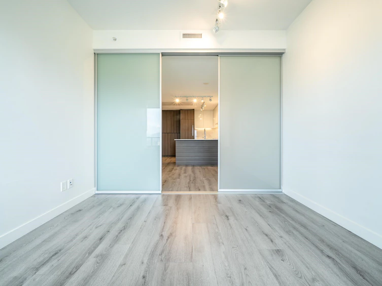 1011-10626 City Parkway, Surrey, BC, V3T 0S3 - 10