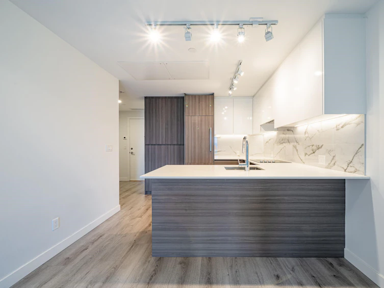 1011-10626 City Parkway, Surrey, BC, V3T 0S3 - 2