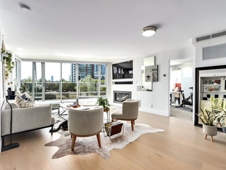 303-8 Smithe Mews, Vancouver, BC, V6B 0A5 - 2