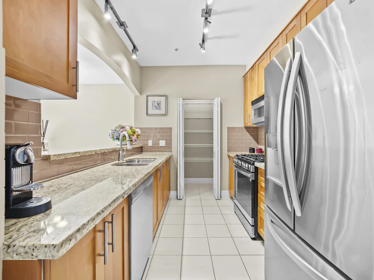 301-4885 Valley Drive, Vancouver, BC, V6J 5M7 - 11