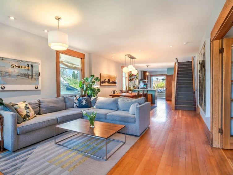 1124 Tenth Avenue, New Westminster, BC, V3M 3H7