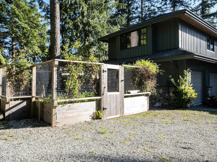 7626 Eureka Avenue, Halfmoon Bay, BC, V7Z 1A1 - 39