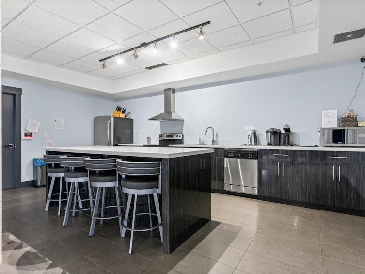 211-2242 Whatcom Road, Abbotsford, BC, V3G 0G3 - 29