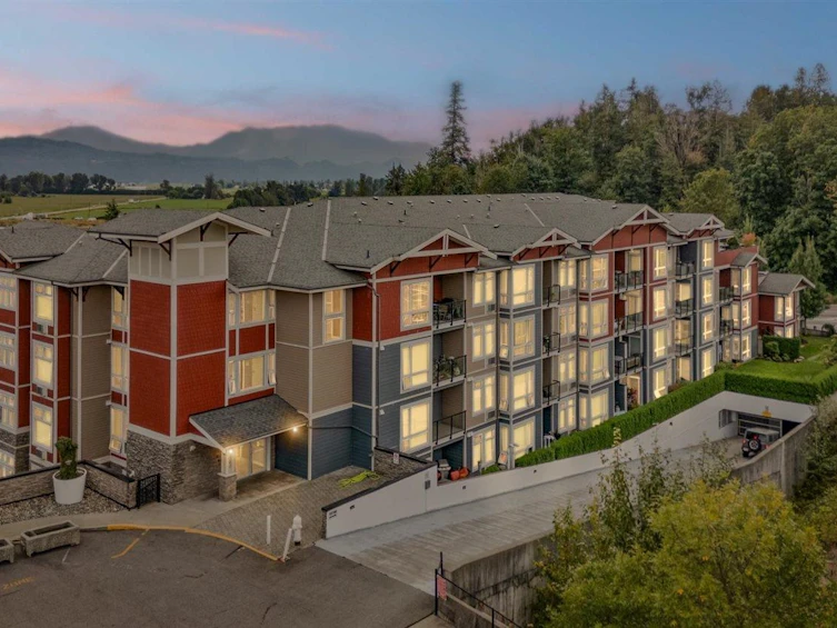 211-2242 Whatcom Road, Abbotsford, BC, V3G 0G3 - 2