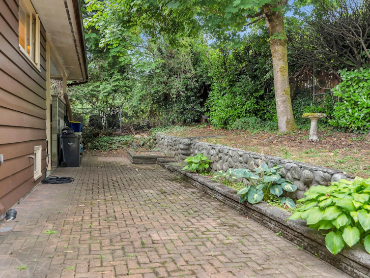3088 Lazy A Street, Coquitlam, BC, V3C 3N9 - 38