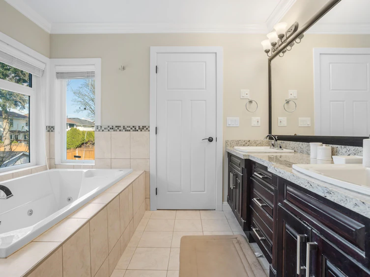 14225 69a Avenue, Surrey, BC, V3W 1A5 - 14