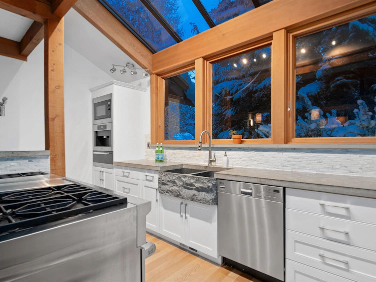 6411 Easy Street, Whistler, BC, V8E 0C5 - 6