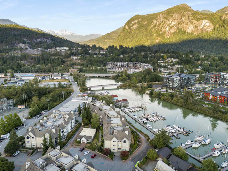 301-1468 Pemberton Avenue, Squamish, BC, V8B 0K2 - 35