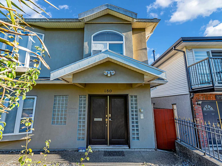 180 E 62nd Avenue, Vancouver, BC, V5X 2E6 - 2