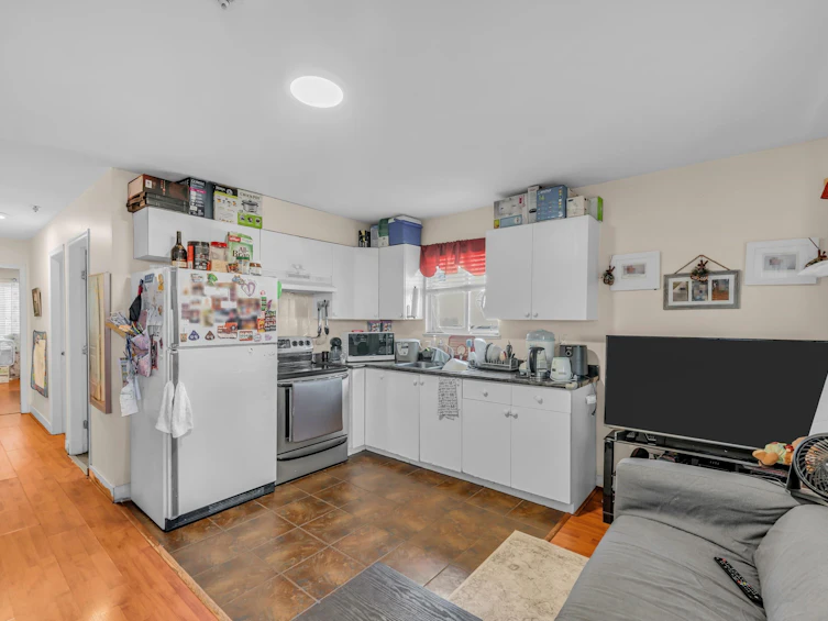 180 E 62nd Avenue, Vancouver, BC, V5X 2E6 - 9