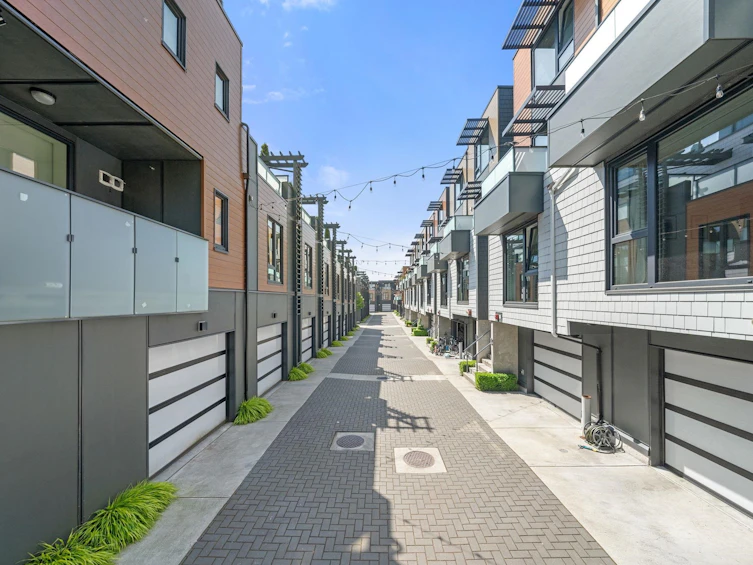 35-720 E 3rd Street, North Vancouver, BC, V7L 0G7 - 2