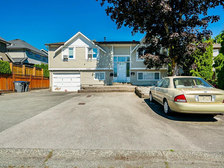 5886 184a Street, Surrey, BC, V3S 5S7 - 2