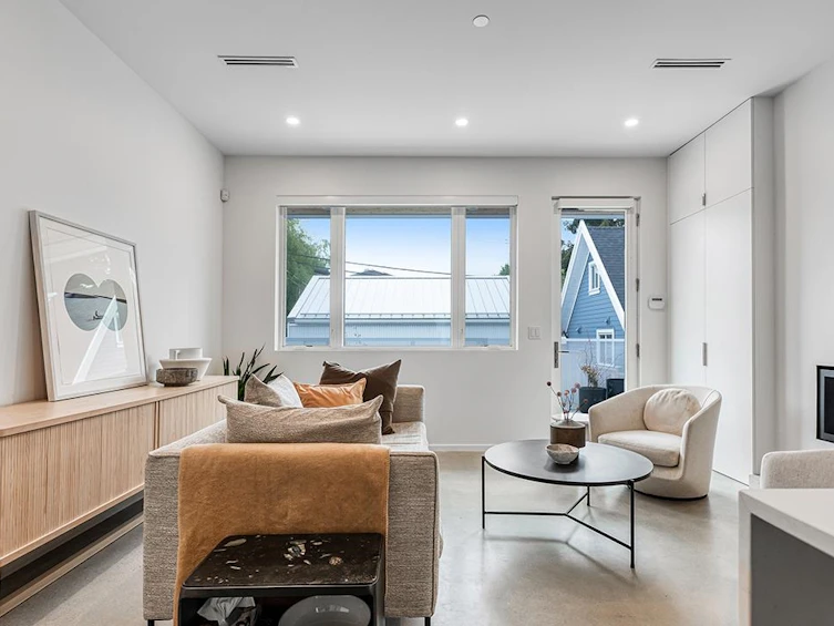 438 E 37th Avenue, Vancouver, BC, V5W 1E9 - 3