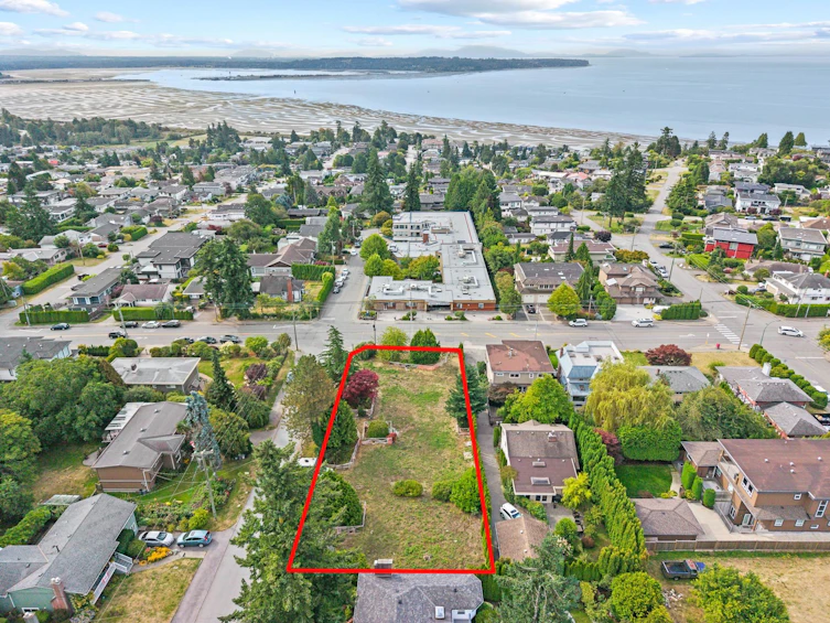 15643 Buena Vista Avenue, Surrey, BC, V4B 1Z3 - 2