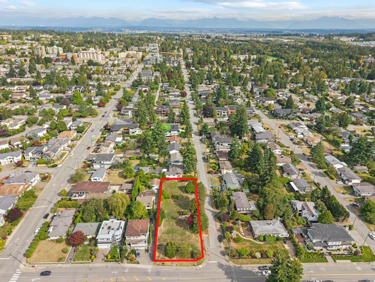 15643 Buena Vista Avenue, Surrey, BC, V4B 1Z3 - 11