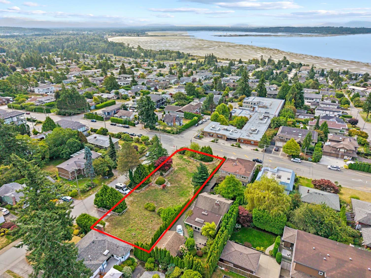 15643 Buena Vista Avenue, Surrey, BC, V4B 1Z3 - 3