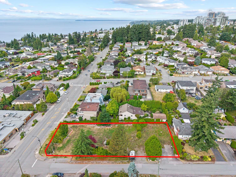 15643 Buena Vista Avenue, Surrey, BC, V4B 1Z3 - 4