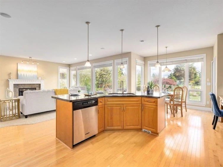 15736 38a Avenue, Surrey, BC, V3Z 0K8 - 16