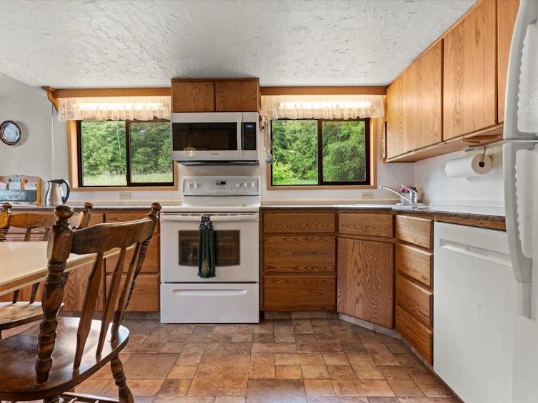 49632 Larsen Road, Chilliwack, BC, V4Z 1G2 - 5