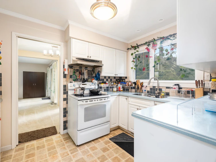 1135 Heritage Boulevard, North Vancouver, BC, V7J 3G8 - 6