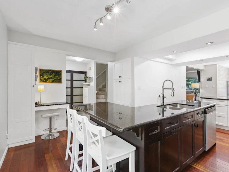 887 Frederick Road, North Vancouver, BC, V7K 2Y5 - 11