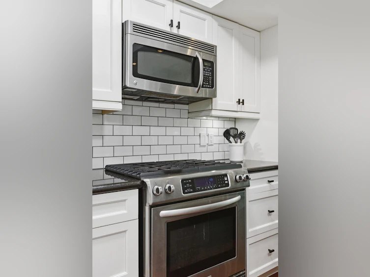 887 Frederick Road, North Vancouver, BC, V7K 2Y5 - 10