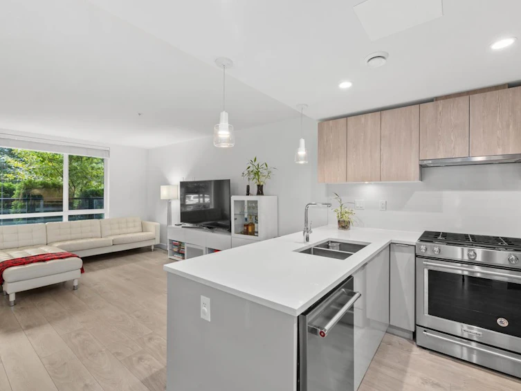 TH1-128 E 8th Street, North Vancouver, BC, V7L 0H2 - 13