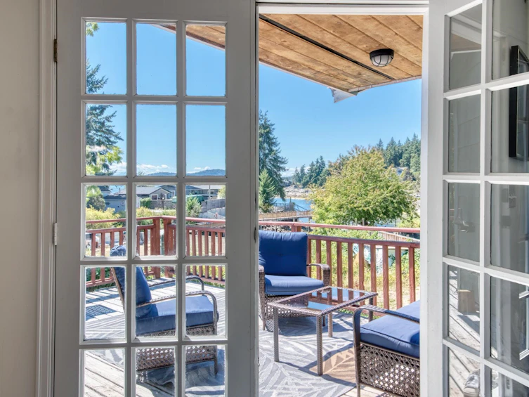 5625 O'brian Road, Halfmoon Bay, BC, V7Z 1E9 - 2