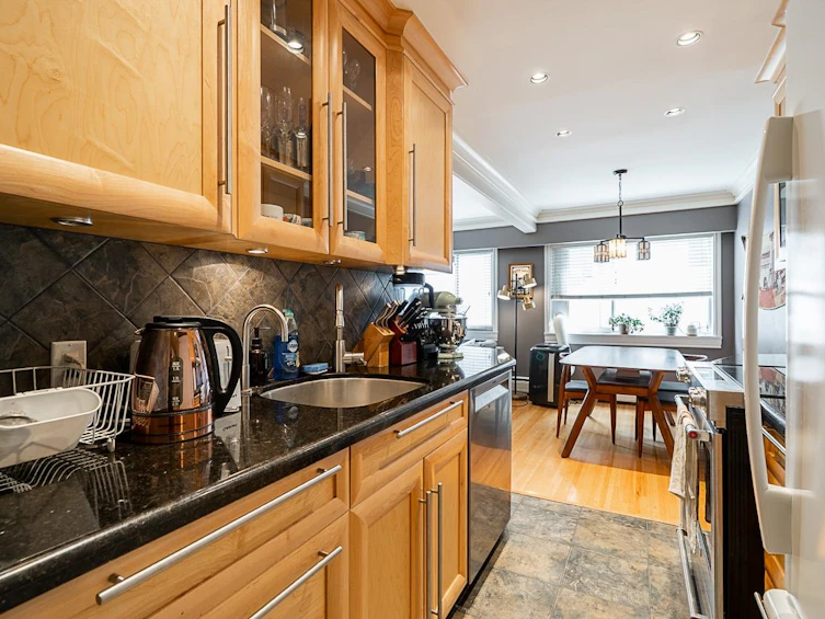 208-2493 W 1st Avenue, Vancouver, BC, V6K 1G5 - 12