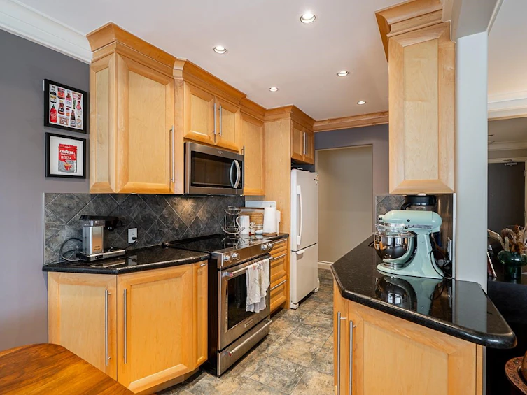 208-2493 W 1st Avenue, Vancouver, BC, V6K 1G5 - 10