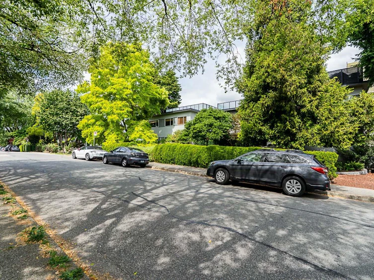 208-2493 W 1st Avenue, Vancouver, BC, V6K 1G5 - 32