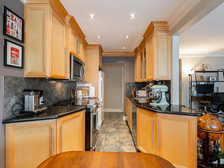 208-2493 W 1st Avenue, Vancouver, BC, V6K 1G5 - 11