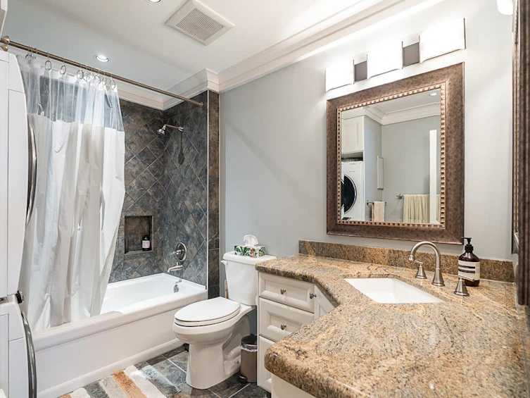 208-2493 W 1st Avenue, Vancouver, BC, V6K 1G5 - 17