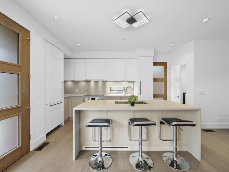 6816 Oak Street, Vancouver, BC, V6P 0K7 - 7