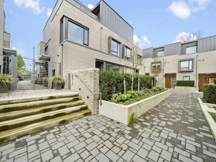6816 Oak Street, Vancouver, BC, V6P 0K7