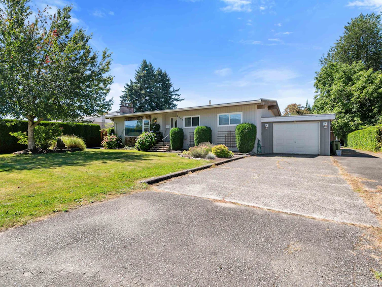 9565 Carleton Street, Chilliwack, BC, V2P 6E2 - 3