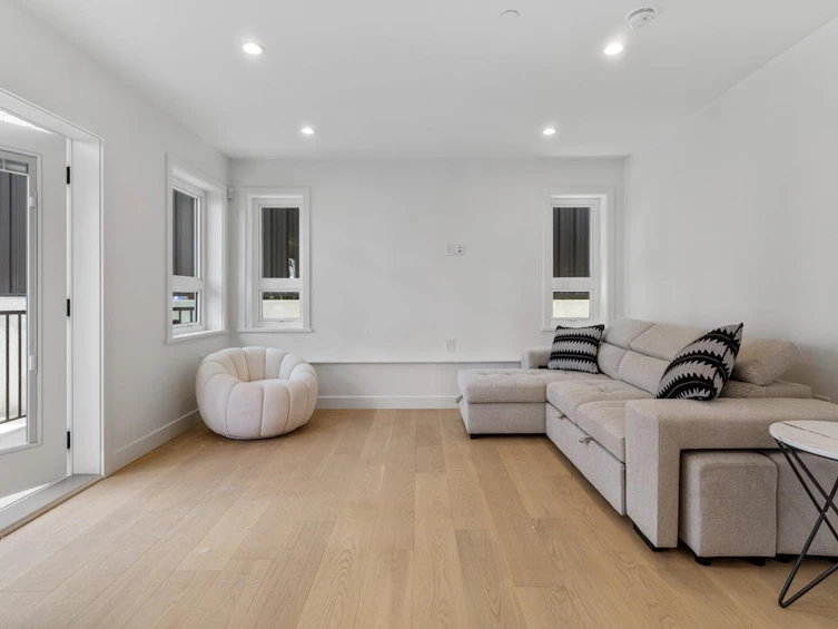2020 E 4th Avenue, Vancouver, BC, V5N 1K4 - 4