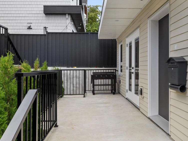 2020 E 4th Avenue, Vancouver, BC, V5N 1K4 - 5