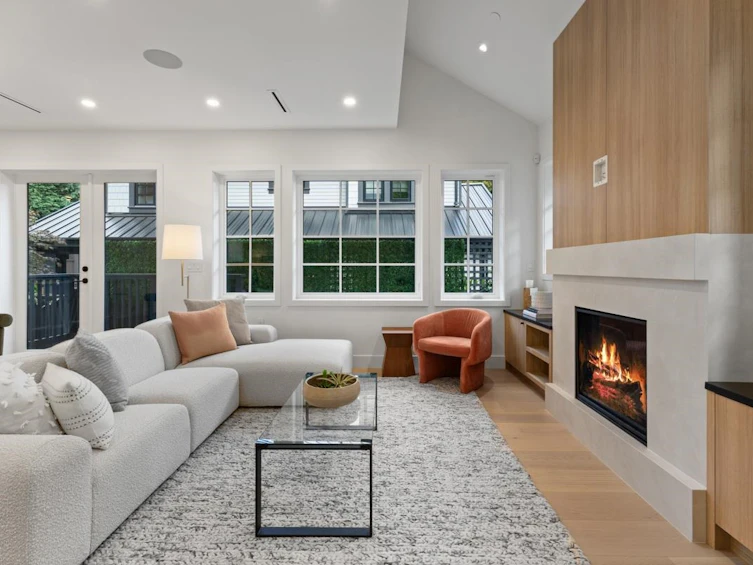 231 W 15th Avenue, Vancouver, BC, V5Y 1Y1 - 3