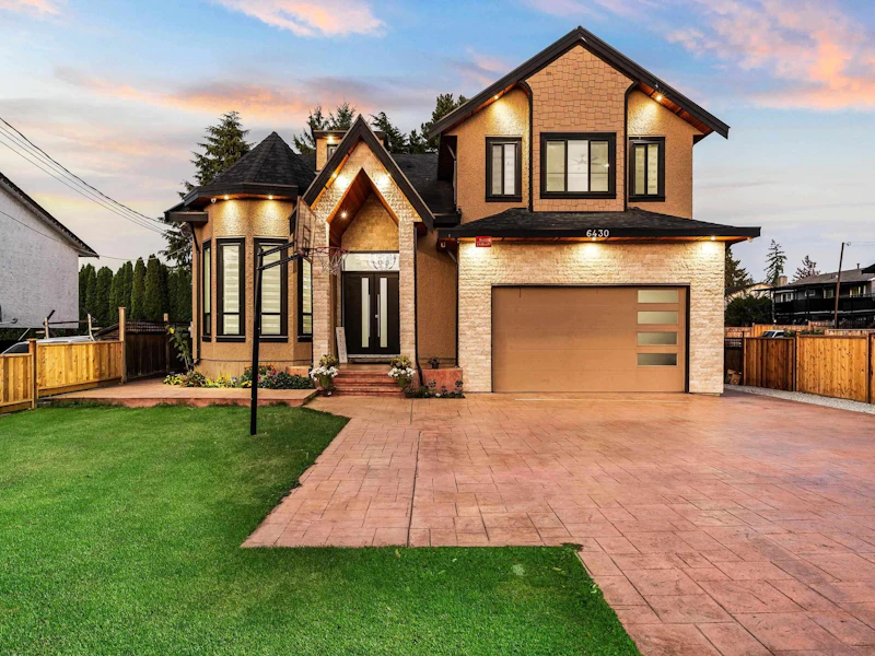 6430 130th Street, Surrey BC V3W 4J1