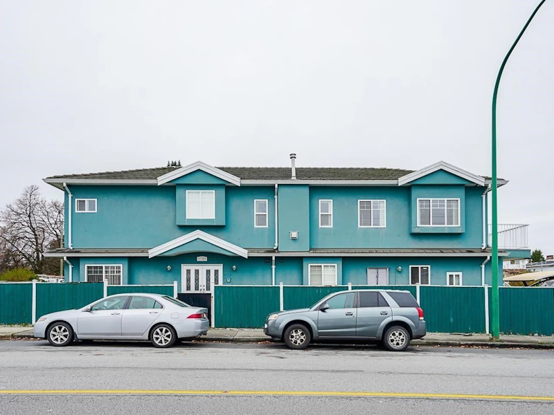6789 Gilley Avenue, Burnaby BC V5H 3W8