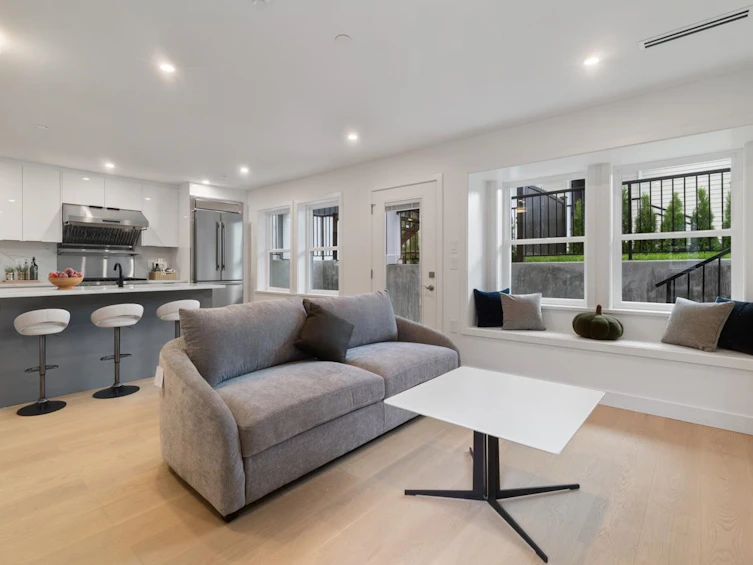 2-2022 E 4th Avenue, Vancouver, BC, V5N 1K4