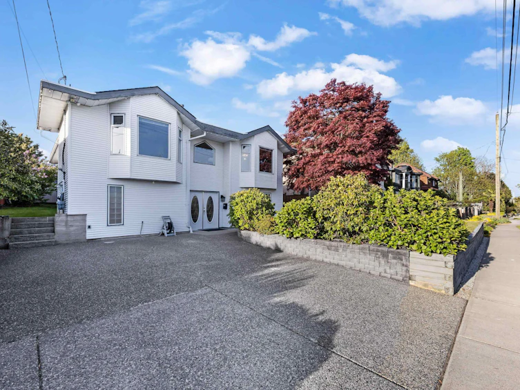 957 Stewart Avenue, Coquitlam, BC, V3K 2N5 - 2
