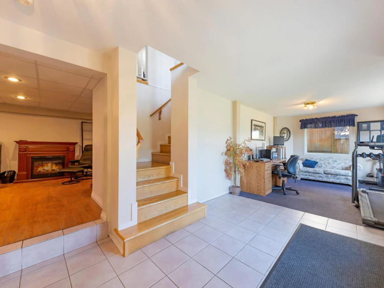 957 Stewart Avenue, Coquitlam, BC, V3K 2N5 - 8