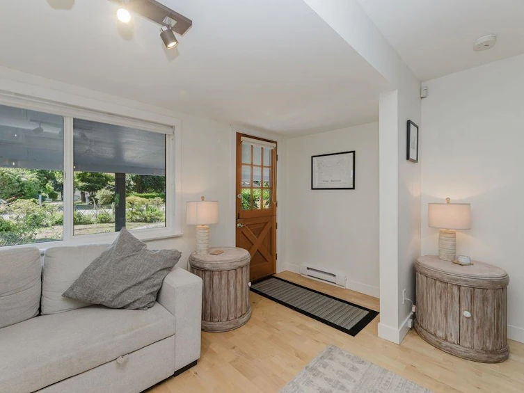 698 Franklin Road, Gibsons, BC, V0N 1V8 - 2