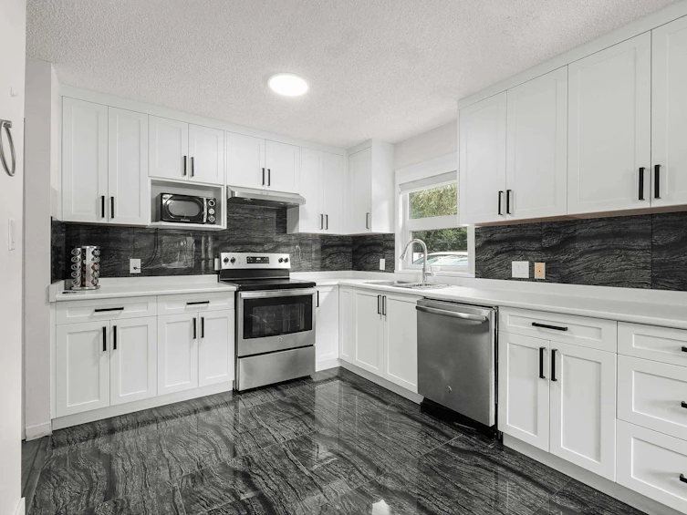 13349 70b Avenue, Surrey, BC, V3W 7Z3