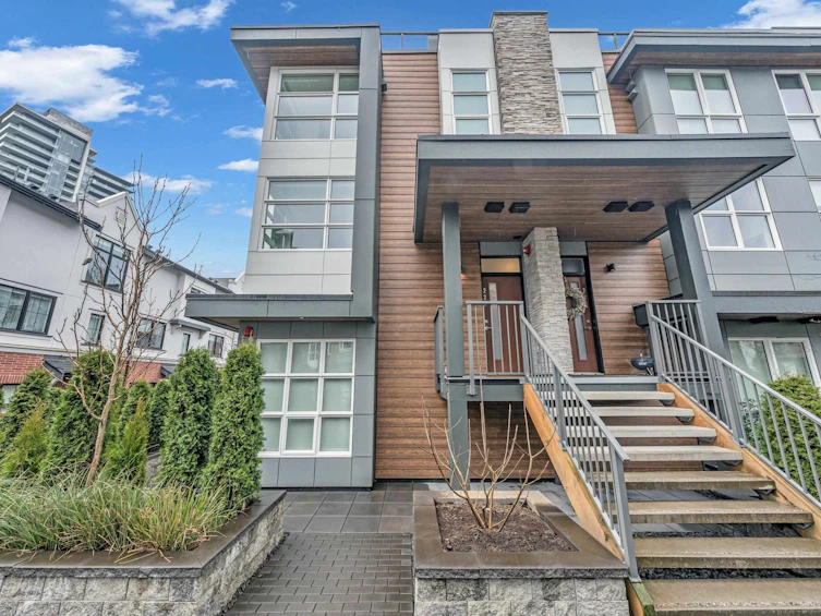227-2060 Curling Road, North Vancouver, BC, V7P 0E1 - 2